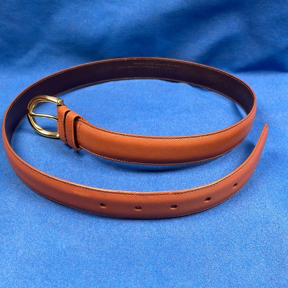 Coach brown genuine leather with solid brass buckle medium, excellent condition - Picture 5 of 5